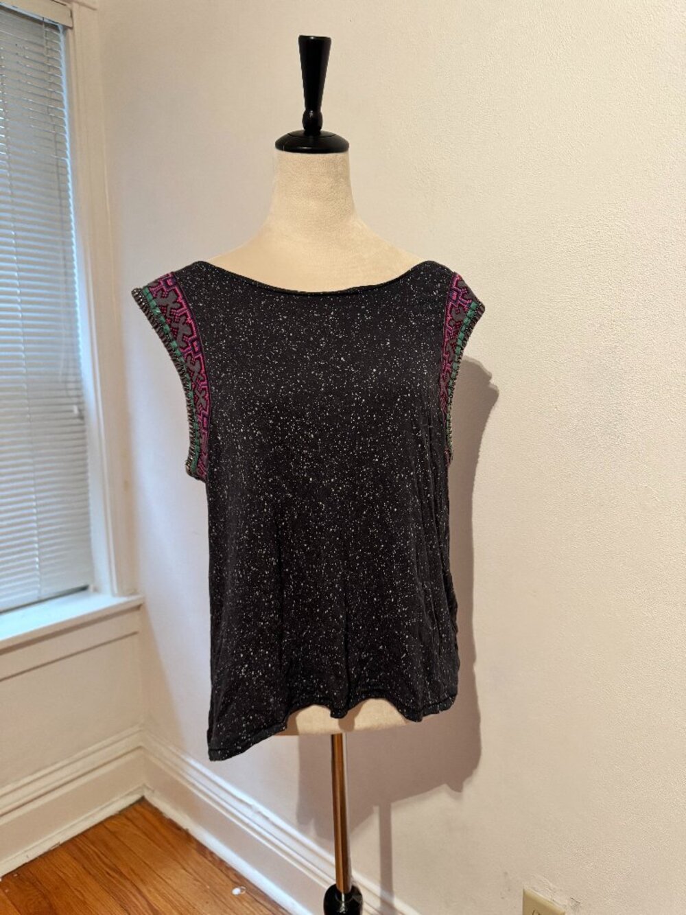 Ecote Speckled Beaded Sleeveless Top – Size L